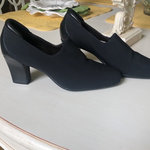 Donald J. Pliner Size 6 1/2 Like New! - Picture 3 of 10